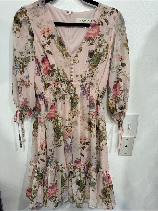 Taylor Dresses & Skirts - Taylor Pale Pink Floral V-Neck Ruffle Midi Dress